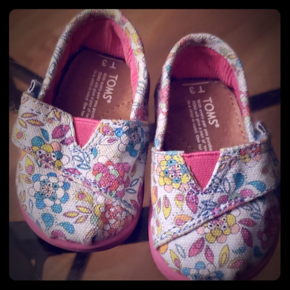 Babygirl pink and floral TOMS